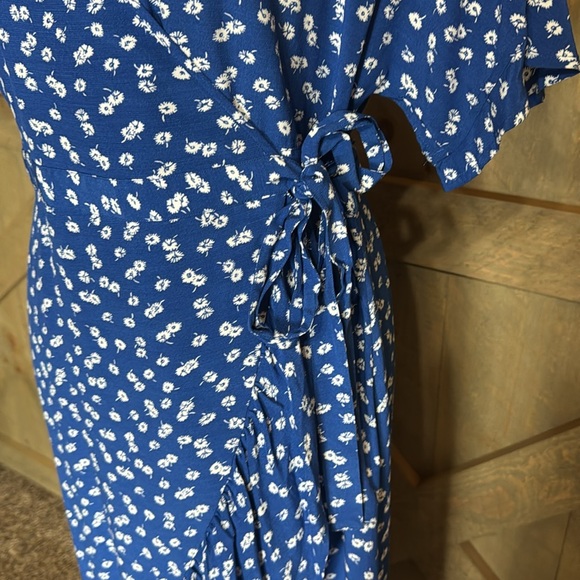 Rails Florence Cobalt Floating Daisies wrap dress Size Medium New with tag - Picture 7 of 16